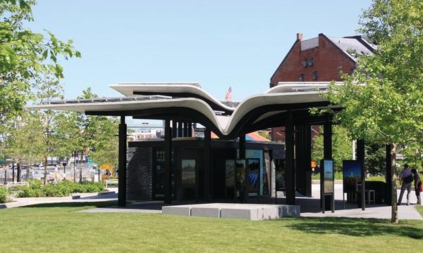 Fiberglass and Concrete Create Complex Curves